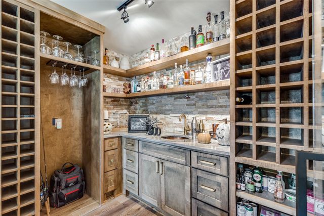 16015 Chalfont Circle, Dallas, TX 75248