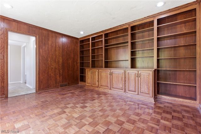 2056 Laurel Hill Drive, South Euclid, OH 44121