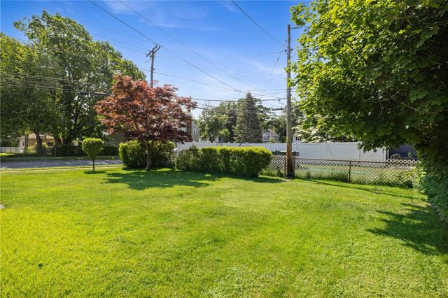 261 Rogers Parkway, Irondequoit, NY 14617