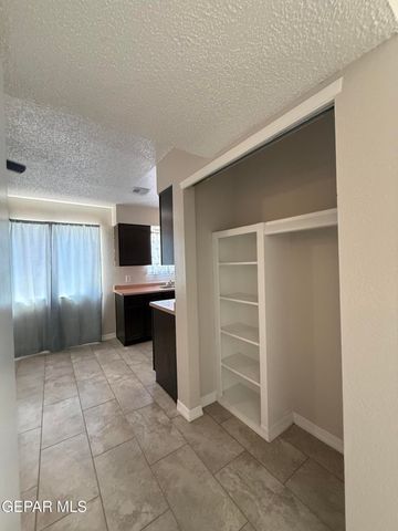 955 VERSAILLES Drive, El Paso, TX 79907
