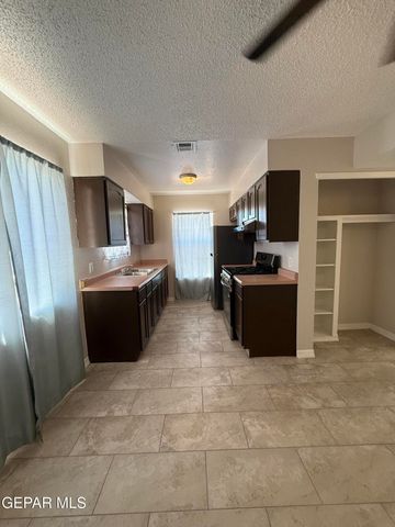 955 VERSAILLES Drive, El Paso, TX 79907