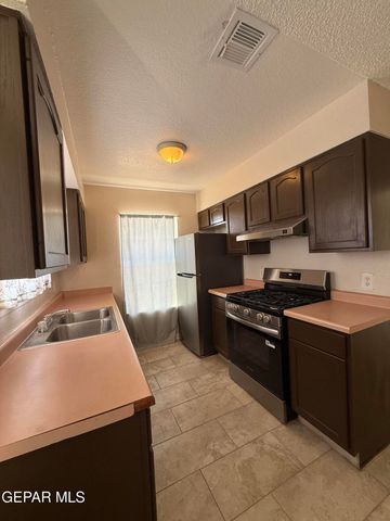 955 VERSAILLES Drive, El Paso, TX 79907