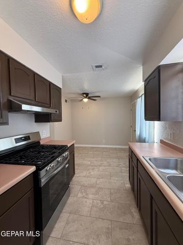 955 VERSAILLES Drive, El Paso, TX 79907
