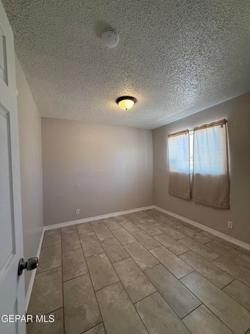 955 VERSAILLES Drive, El Paso, TX 79907