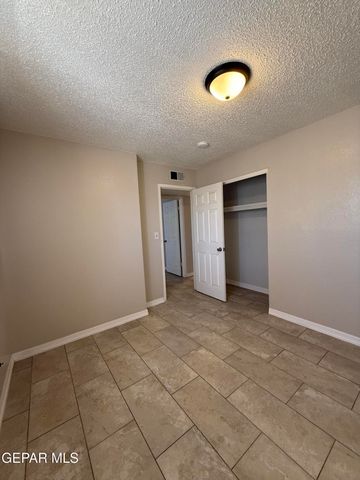 955 VERSAILLES Drive, El Paso, TX 79907