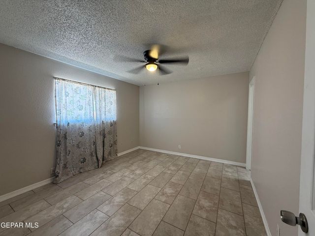 955 VERSAILLES Drive, El Paso, TX 79907