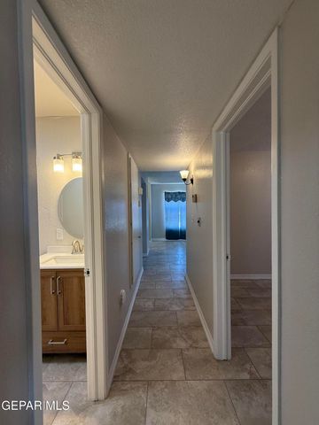 955 VERSAILLES Drive, El Paso, TX 79907