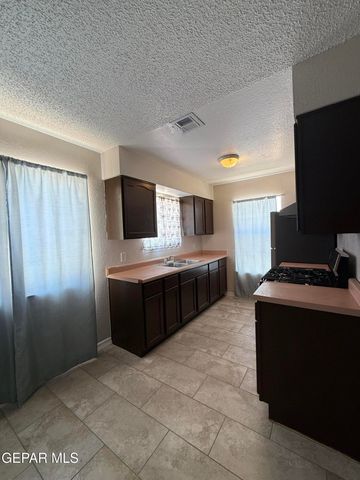 955 VERSAILLES Drive, El Paso, TX 79907