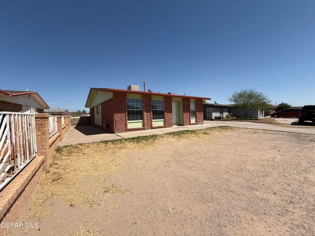 955 VERSAILLES Drive, El Paso, TX 79907
