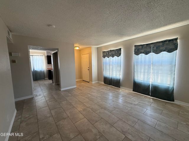955 VERSAILLES Drive, El Paso, TX 79907