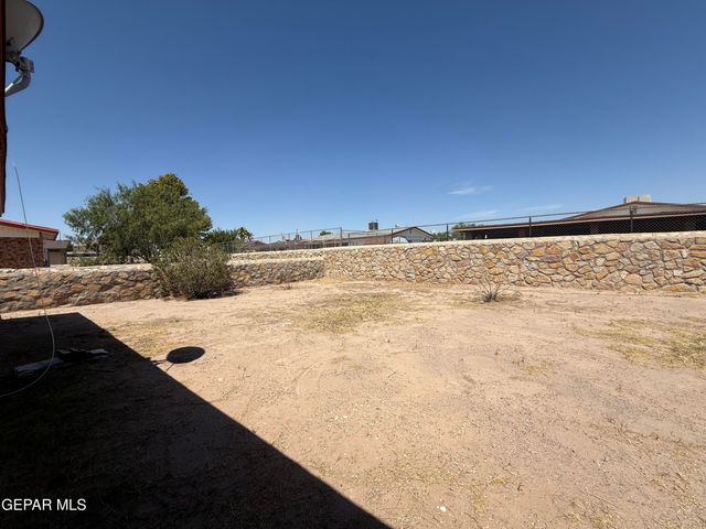 955 VERSAILLES Drive, El Paso, TX 79907