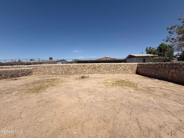 955 VERSAILLES Drive, El Paso, TX 79907
