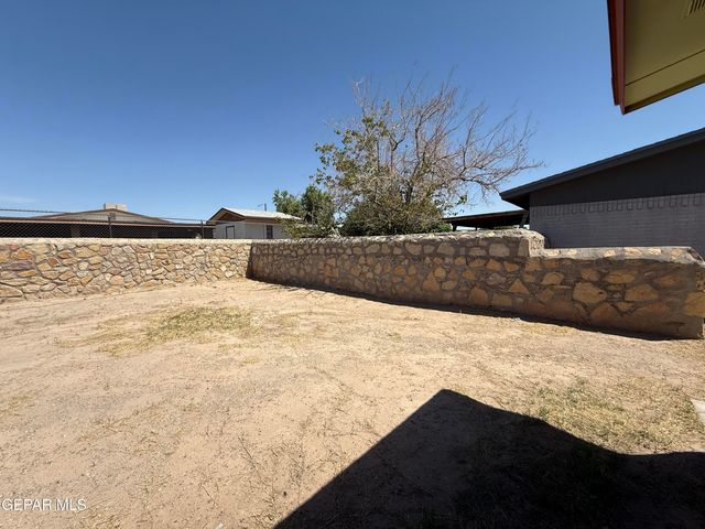 955 VERSAILLES Drive, El Paso, TX 79907