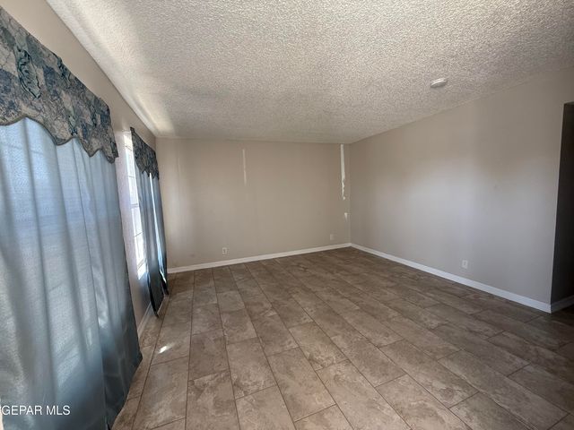 955 VERSAILLES Drive, El Paso, TX 79907