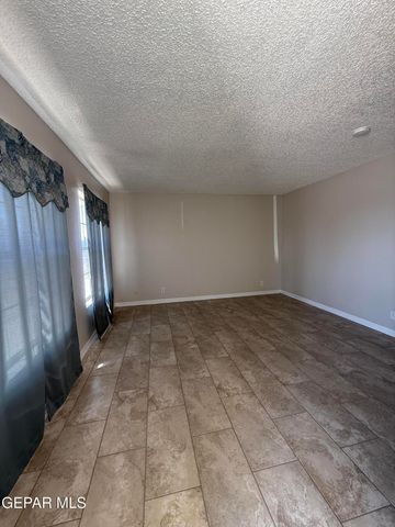 955 VERSAILLES Drive, El Paso, TX 79907