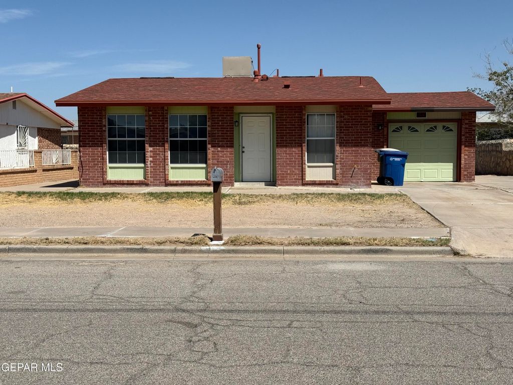 955 VERSAILLES Drive, El Paso, TX 79907