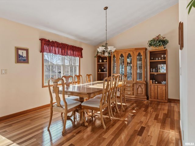 3804 GREENFIELD Drive, Springfield, IL 62704