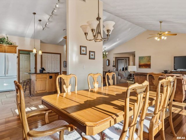 3804 GREENFIELD Drive, Springfield, IL 62704