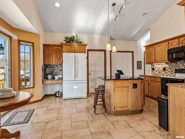 3804 GREENFIELD Drive, Springfield, IL 62704