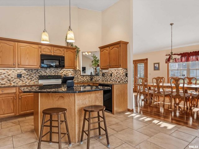 3804 GREENFIELD Drive, Springfield, IL 62704