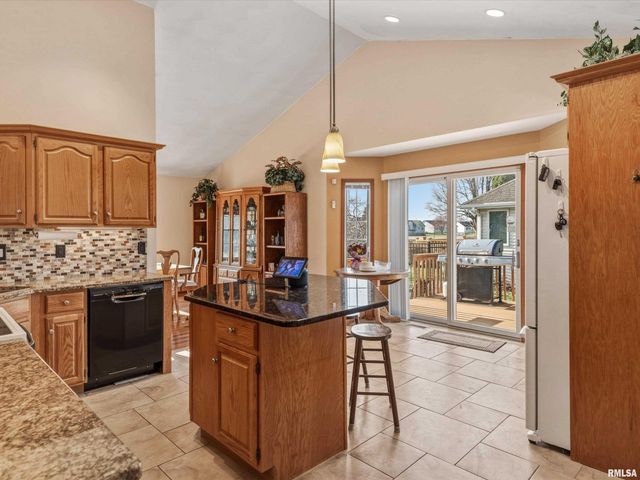 3804 GREENFIELD Drive, Springfield, IL 62704