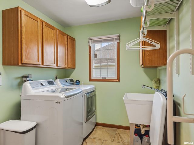 3804 GREENFIELD Drive, Springfield, IL 62704