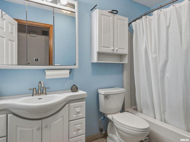 3804 GREENFIELD Drive, Springfield, IL 62704