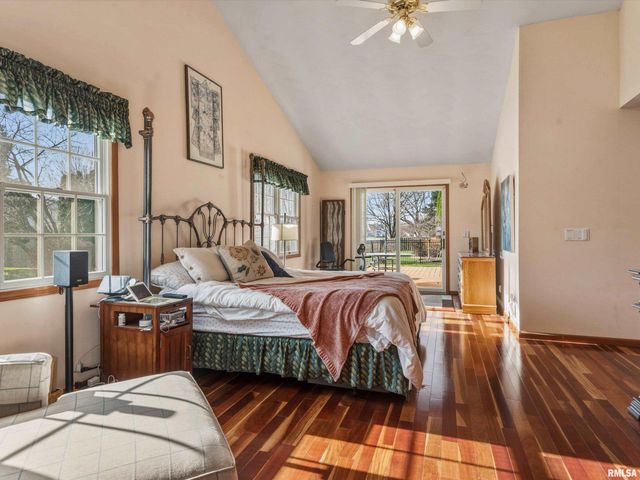 3804 GREENFIELD Drive, Springfield, IL 62704