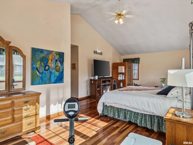 3804 GREENFIELD Drive, Springfield, IL 62704