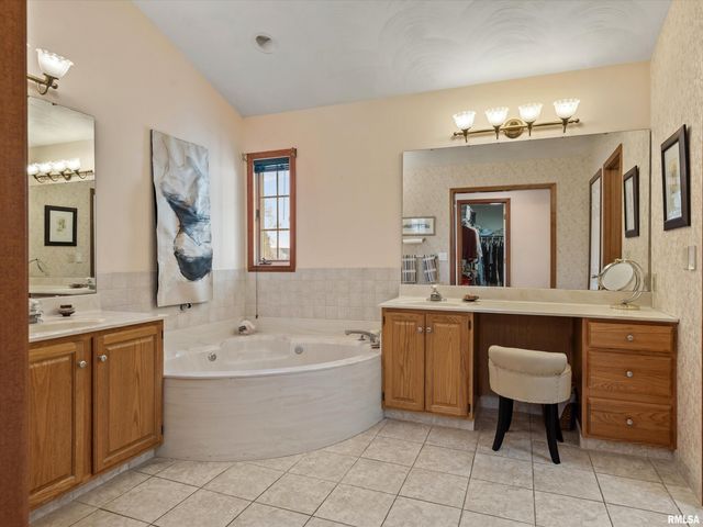 3804 GREENFIELD Drive, Springfield, IL 62704