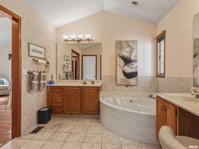 3804 GREENFIELD Drive, Springfield, IL 62704