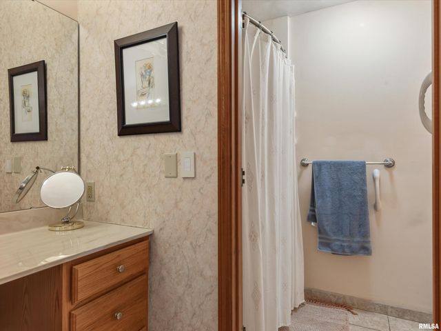 3804 GREENFIELD Drive, Springfield, IL 62704