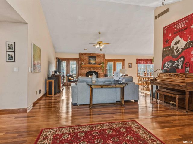 3804 GREENFIELD Drive, Springfield, IL 62704