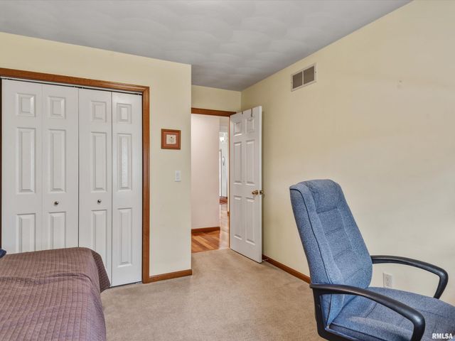 3804 GREENFIELD Drive, Springfield, IL 62704