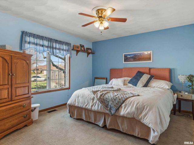 3804 GREENFIELD Drive, Springfield, IL 62704