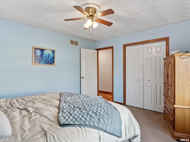 3804 GREENFIELD Drive, Springfield, IL 62704