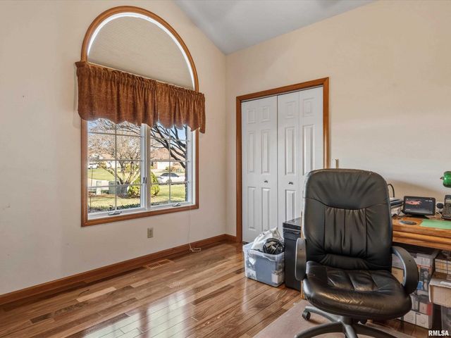 3804 GREENFIELD Drive, Springfield, IL 62704