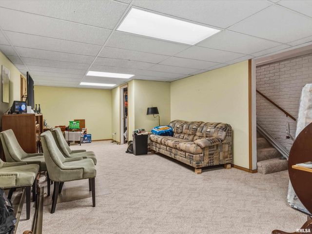 3804 GREENFIELD Drive, Springfield, IL 62704