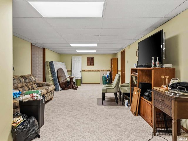 3804 GREENFIELD Drive, Springfield, IL 62704