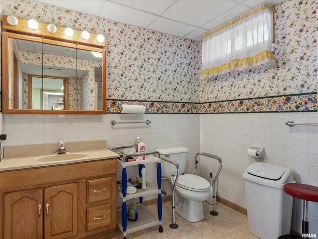 3804 GREENFIELD Drive, Springfield, IL 62704