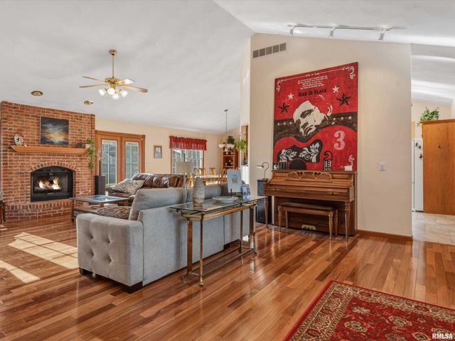 3804 GREENFIELD Drive, Springfield, IL 62704