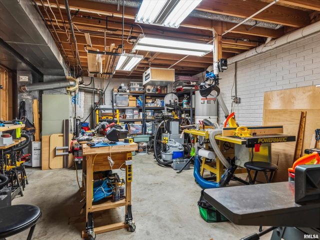 3804 GREENFIELD Drive, Springfield, IL 62704