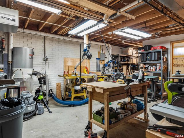 3804 GREENFIELD Drive, Springfield, IL 62704