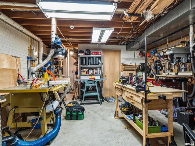 3804 GREENFIELD Drive, Springfield, IL 62704