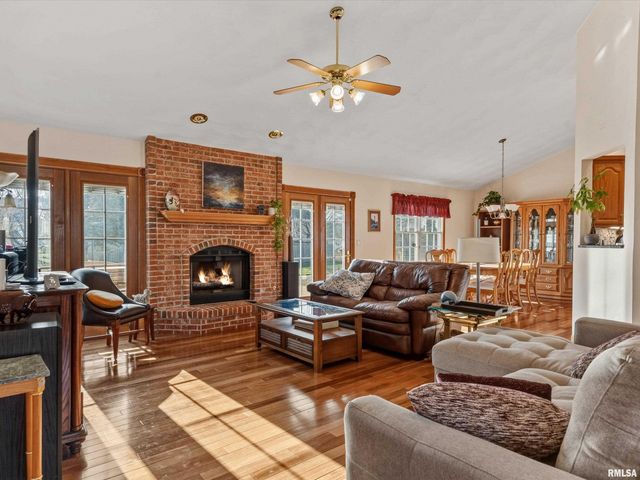 3804 GREENFIELD Drive, Springfield, IL 62704