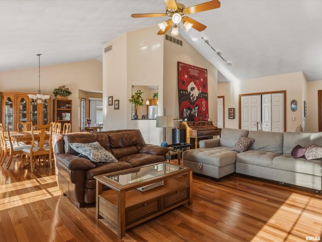 3804 GREENFIELD Drive, Springfield, IL 62704