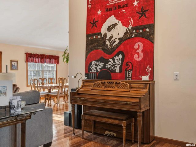 3804 GREENFIELD Drive, Springfield, IL 62704