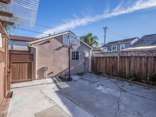 16 Eastern Drive, Watsonville, CA 95076