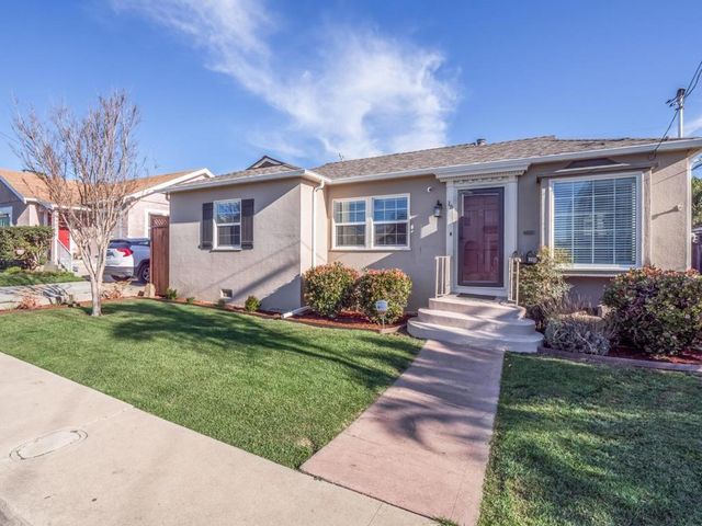 16 Eastern Drive, Watsonville, CA 95076