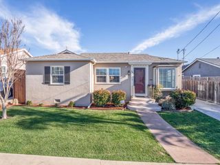 16 Eastern Drive, Watsonville, CA 95076